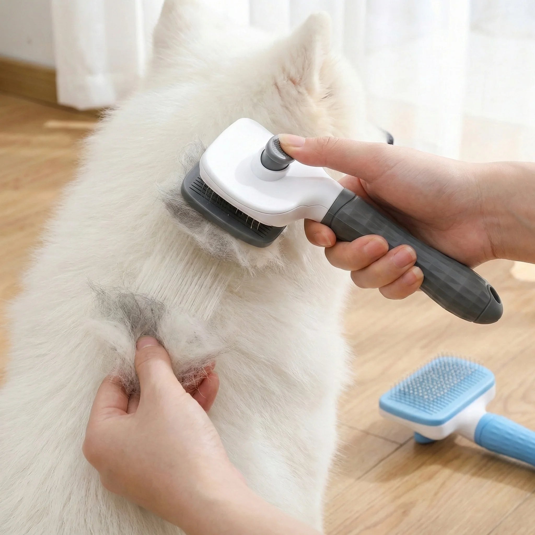 Grooming Brush, Self-Cleaning, Slicker Comb with Round-Tip Bent Needles